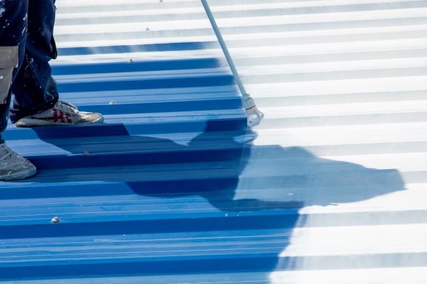 Tại sao sơn chống nóng cho mái tôn được ưa chuộng hơn các loại sơn thông thường?